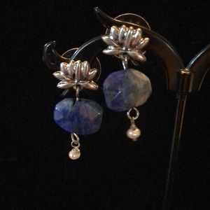 🪷Fresh & Co 💓 white gold dipped lotus & faux lapis dangle silver post earrings